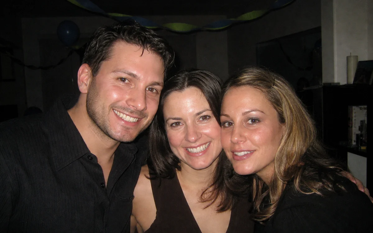2007 Party Flash: Bright nearby faces, a hard wall shadow and fast falloff into a dark room.